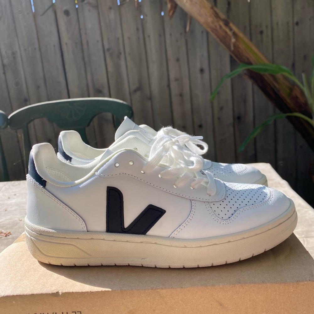 White V-10 style Veja Women’s Sneakers